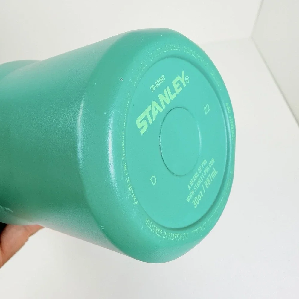 Stanley IceFlow Flip Straw Tumbler 30 oz Jade Green Insulated Bottle Handle - Picture 9 of 11